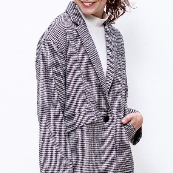 Single buttoned Jacket. - Picture 2 of 5